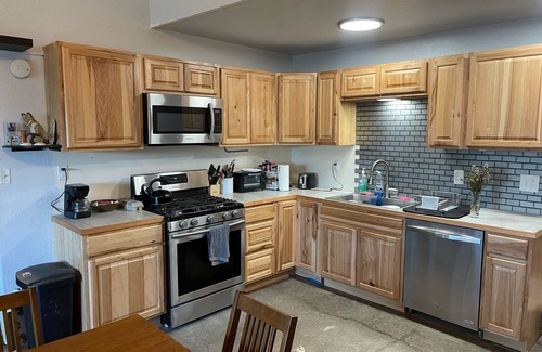 Kenai Cabin | Idyllic Kenai Beachfront Cabin 5: Steps from Fishing & Town