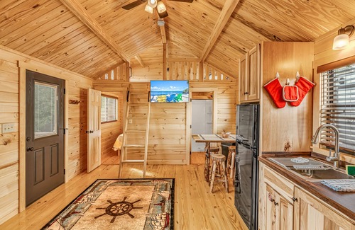 Marathon Cabin | Family-Friendly New Keys Cabins with Full Kitchens Await