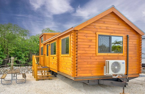 Marathon Cabin | Family-Friendly New Keys Cabins with Full Kitchens Await