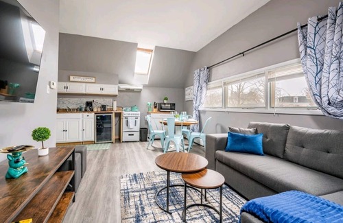 Poughkeepsie Apartment | Discover a King Bed Apartment in the City Center!