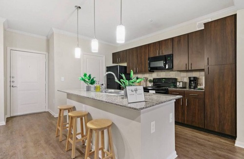 Lazybrook/Timbergrove Apartment | Trendy King Bed 1 BR Resort with Pool & Breakfast Included