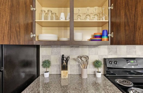 Lazybrook/Timbergrove Apartment | Trendy King Bed 1 BR Resort with Pool & Breakfast Included