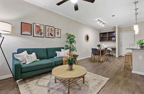 Lazybrook/Timbergrove Apartment | Trendy 1 BR Resort with Pool & Ocean View - Rated 9.2/10