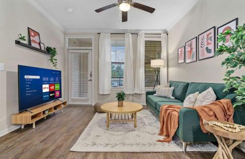 Lazybrook/Timbergrove Apartment | Trendy 1 BR Resort with Pool & Ocean View - Rated 9.2/10