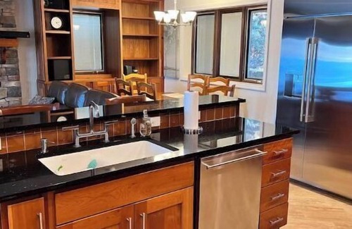 Radford House | Experience Lake Front Lodge: Top-Rated with Pool & Views