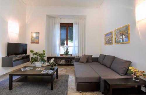 Pallanza House | Idyllic Lakefront Apartments in Historic Verbania Palace