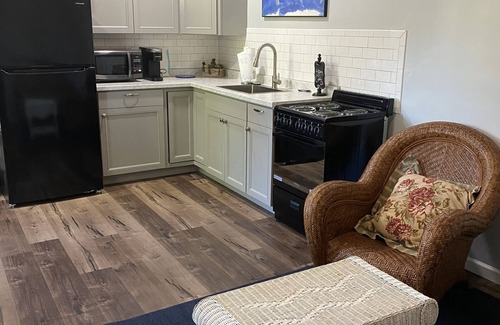 Grove Apartment | Scenic Lake View Rental with Boat Ramp & Top Guest Rating