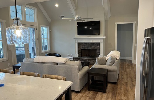 Lake Oconee House | Lakefront Oasis with Private Heated Pool - Guest Rated 9.8