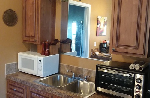 Braden River Cottage | NEW-Lakefront/on 5 acres/near Lakewood Ranch/Pool/Pet Friendly