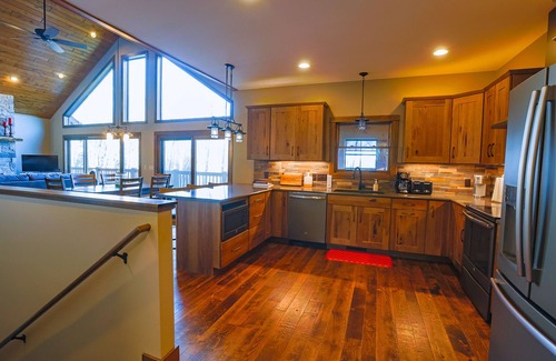Presque Isle Cabin | Lakefront Paradise: Access Trails & Family-Friendly Amenities