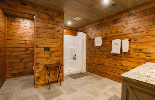 Presque Isle Cabin | Lakefront Paradise: Access Trails & Family-Friendly Amenities