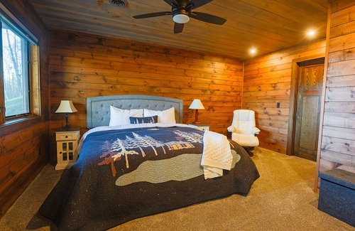 Presque Isle Cabin | Lakefront Paradise: Access Trails & Family-Friendly Amenities