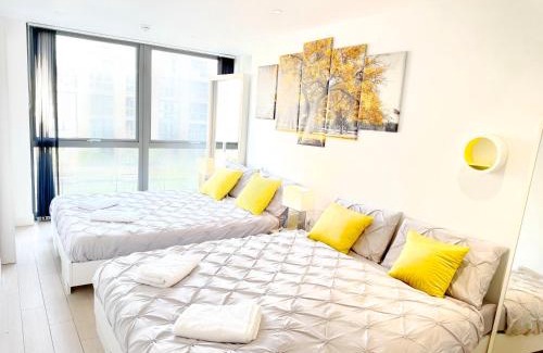 Angel Apartment | Spacious 3 Bed Apartment in Angel - Rated 10/10, Sleeps 12