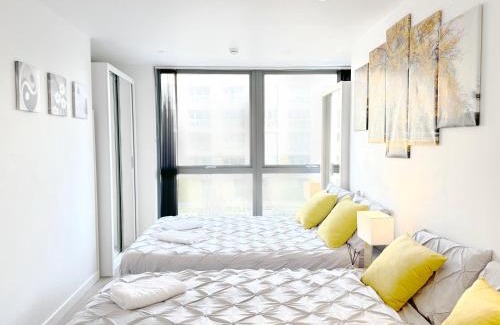 Angel Apartment | Spacious 3 Bed Apartment in Angel - Rated 10/10, Sleeps 12