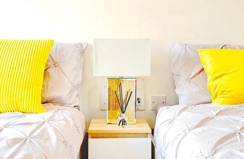 Angel Apartment | Spacious 3 Bed Apartment in Angel - Rated 10/10, Sleeps 12