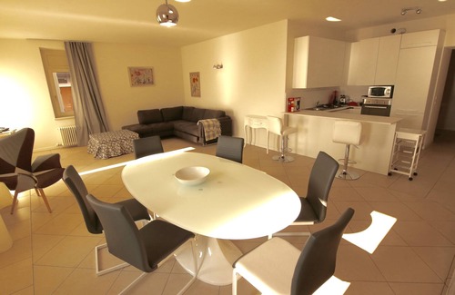 Malcesine Apartment | Modern Lakefront Apartment for 2-4 Guests with Hot Tub