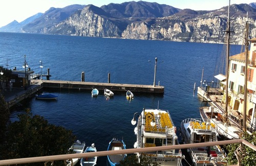 Malcesine Apartment | Modern Lakefront Apartment for 2-4 Guests with Hot Tub