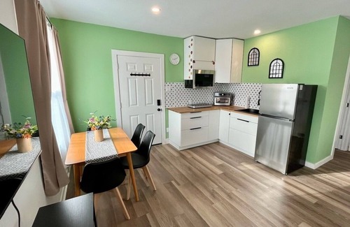 North Buttercup Creek Apartment | Bright and Cozy Studio with Private Entry for Families