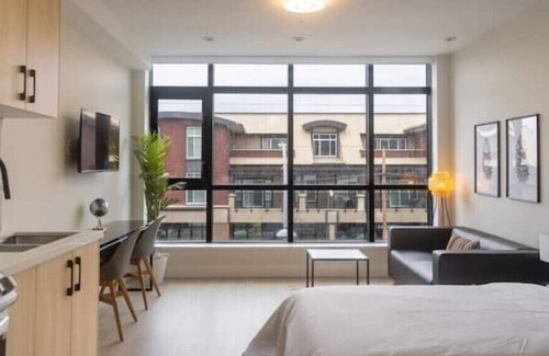 South Newton Condo | New Large Studio 2 beds + Free Parking