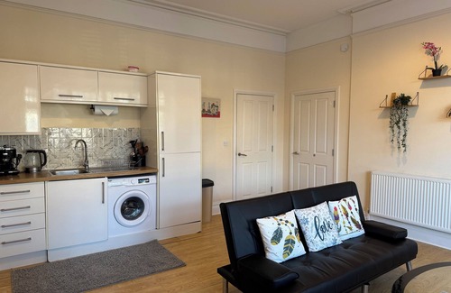 Boscombe Apartment | *NEW* Large two bedroom flat, 10 minutes walk to the beach