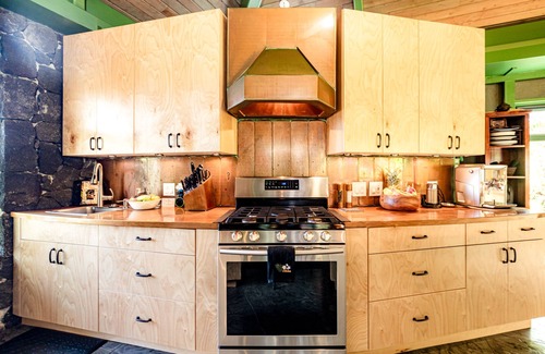 Hilo House | Experience the Unmatched Comfort of Lava Rock Retreat
