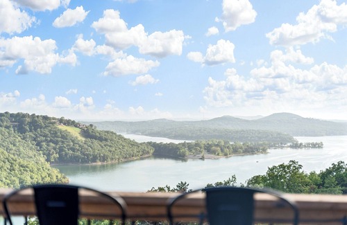 Kimberling City Cabin | Unwind at LAZY RIVER: Lake View & Private Hot Tub Retreat