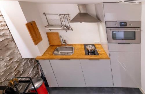 Decre-Cathedrale Apartment | Unique Le Robinson: Central Location with Family-Friendly Dining