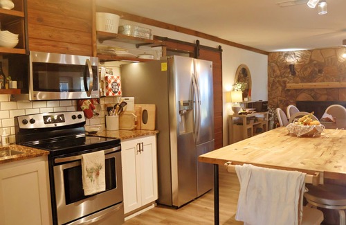 Cedar Creek Reservoir House | Waterfront Retreat: 2 Houses with Private Boat Launch & Dock