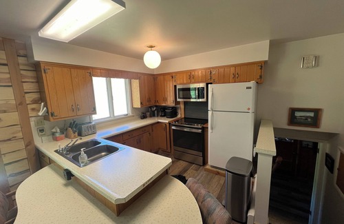 Wolf Creek House | Inviting 4 BR Private Retreat with Spa & Hot Tub for 12