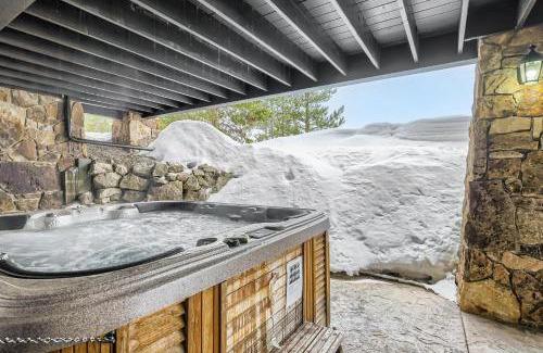 Fairways House | New Listing: Après & Fairway Retreat with Hot Tub and Pool