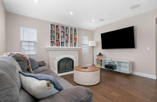 Los Angeles House | New Listing Athlete's Villa by Colby & Conrad