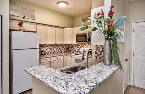Clearwater Condo | Discover Avalon: Newly Renovated Condo with Pool View