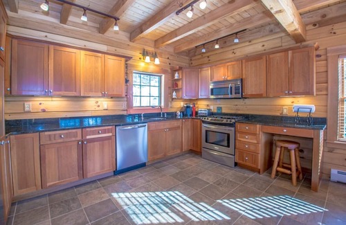 Intervale Cabin | Custom Log Cabin Retreat with Pool & Spa - Guest Rated 9.8