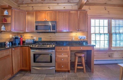 Intervale Cabin | Custom Log Cabin Retreat with Pool & Spa - Guest Rated 9.8