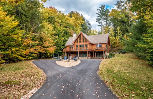 Intervale Cabin | Custom Log Cabin Retreat with Pool & Spa - Guest Rated 9.8