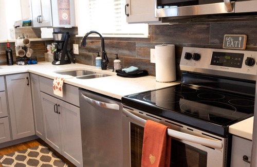 Waynesville House | Stunning Mountain Views Near Downtown - Pet Friendly Retreat