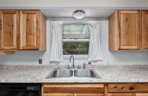 Mapleton House | Scenic Riverfront Retreat with Hot Tub & Family-Friendly Amenities