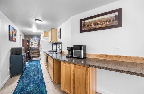 Southeast Bend House | Dog-Friendly Bend Home with Hot Tub and Spa Amenities