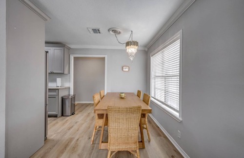 Aransas Pass House | New Listing! Breezy Palms
