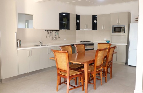 Eden House | Inviting 4-Bedroom Retreat with Breakfast & Family Amenities