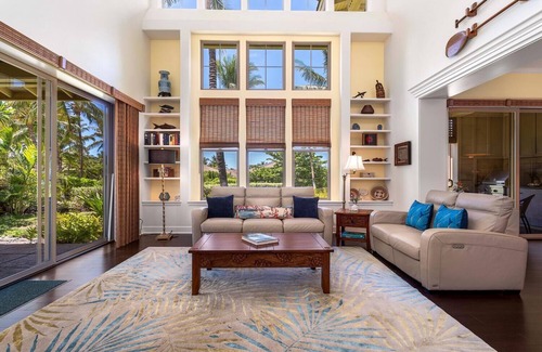 Kulalani Condo | Ideal Getaway Near Beaches with Ocean Views & Great Amenities