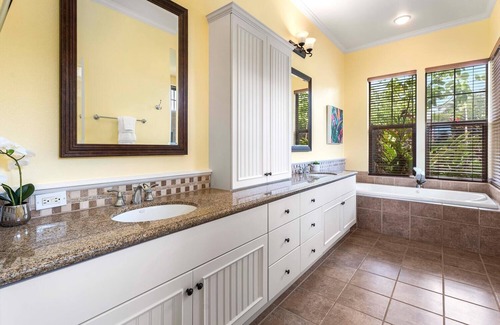 Kulalani Condo | Ideal Getaway Near Beaches with Ocean Views & Great Amenities