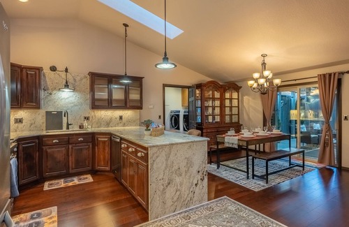 Florence House | Pet-Friendly Retreat Steps from Dunes & Ocean – 10/10 Rated