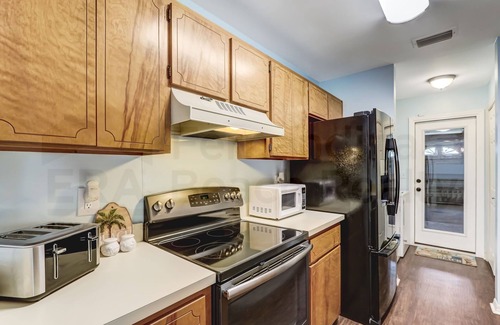 Fernandina Beach House | Dog-Friendly Retreat Just Steps from the Ocean