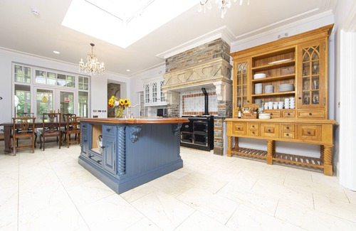 Margam Apartment | Enchanting Fairytale Manor House with Indoor Pool