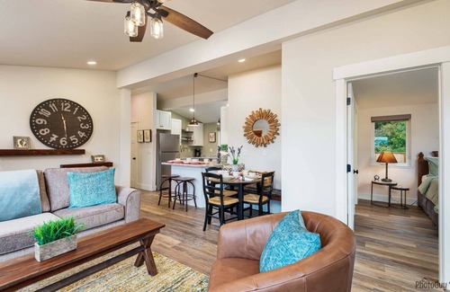 Florence House | Inviting Newly Remodeled Lake House with Amazing Views