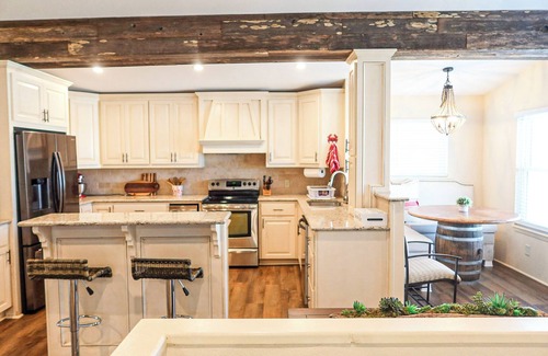 Palm Harbor House | NEW LISTING: Hardheads Headquarters - 3BR/2BA Canal-Front w/Game Room & Kayaks
