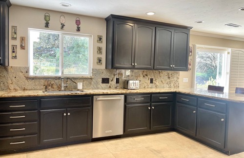Murphys House | Inviting 4BR Retreat in Murphys - Relax near Downtown!