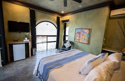 Ajijic Hotel | Idyllic Lake Front Suite with Pool – Guest Rated 10/10!