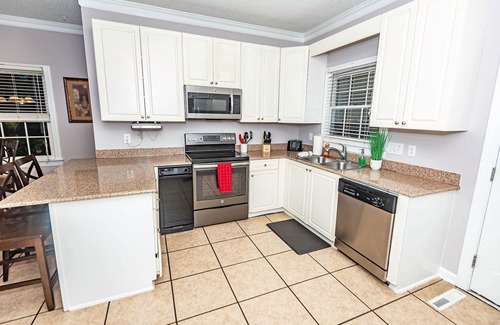 Mooresville House | Discover a Spacious House with Huge Backyard near Lake Norman
